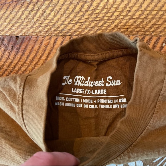 NEW Women’s The Midwest Sun Size Large/XLarge Oversized Tee “free your mind” - Picture 4 of 4